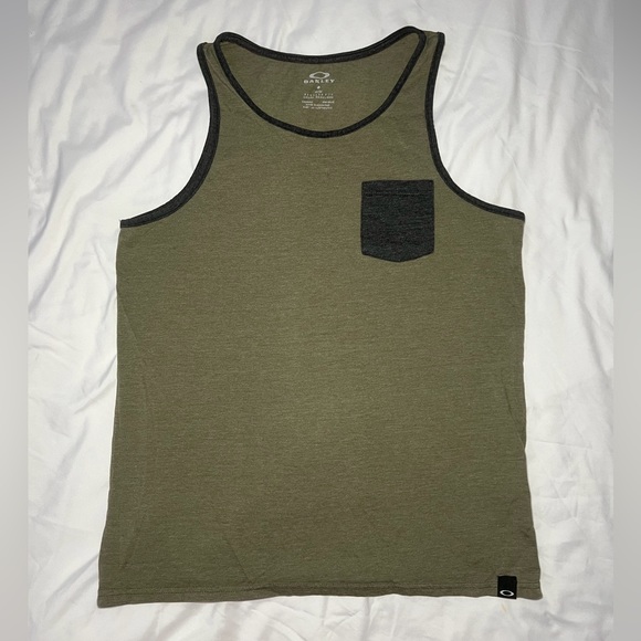 Oakley tank - Picture 1 of 3